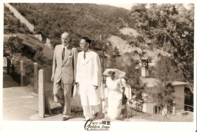 Raymond Mok and Alexander Grantham at Laichikok Hospital