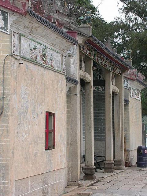 2003 - temple at Tai O