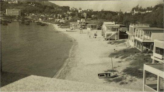 1959_-_view_along_stanley_main_beach_from_atop_garden_wall_at_beach_mansions_11_stanley_beeach_rd.jpg