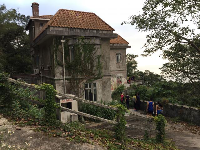 Dragon Lodge, view of east side from the drive