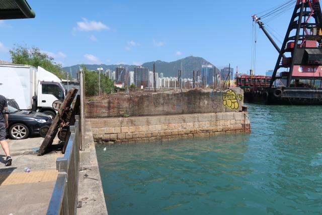 Ma Tau Kok Road pier - side view