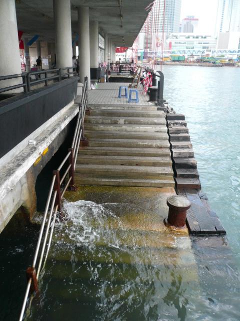 2007 Queen's Pier Landing Steps