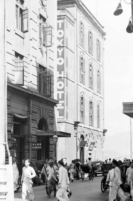 Junction of Des Voeux Road Central and Pottinger Street