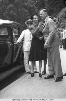 Hong Kong, American evacuees outside the National City Bank of New York