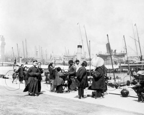 1901. People & boats along the new Praya