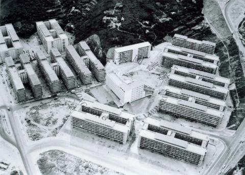 1963  An aerial view of Chai Wan Resettlement Estate = 柴灣新區空中一景