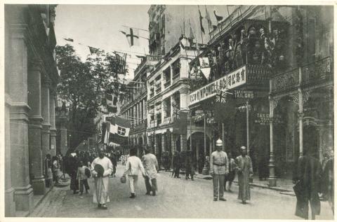 Queen's Road Central, European Decorations