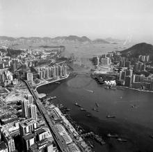 Aerial View of Tsuen Wan and Tsing Yi = 荃灣和青衣空中景觀 1990