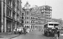 1930s Connaught Road Central Rickshaw Rank (Facing Star Ferry)