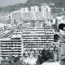 1962 A view of the Lei Cheng Uk Resettlement Estate = 李鄭屋新區一景