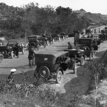 Car queue 1920s?
