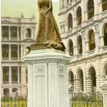 Queen Alexandris statue
