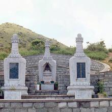 1991 - stupas near Po Lin Monastery