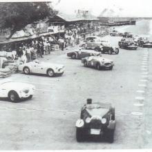 1st-Macau-GP-1954---Betsy-first-away-after-the-Le-Mans-start..jpg