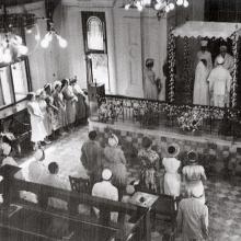 A wedding at the Ohel Leah Synagogue 1950