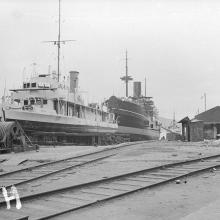 HMS Robin at Hong Kong Dockyard (sw08-113)